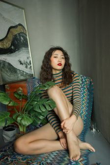 一边亲着一面膜胸口韩剧